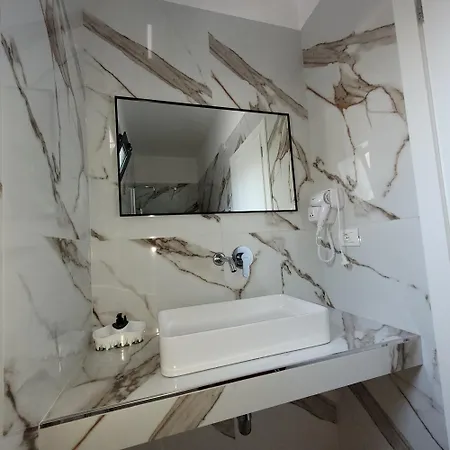 Erandi 3*