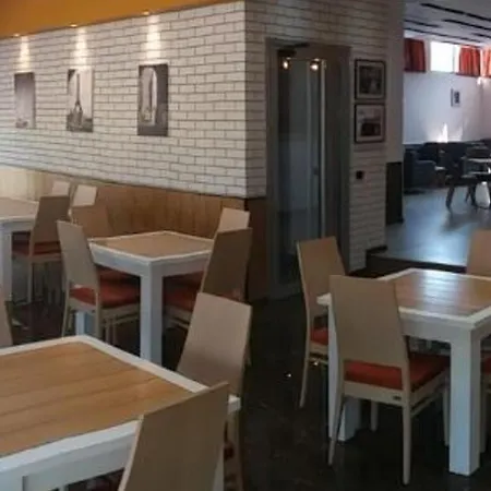 Erandi فندق Rinas